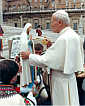 KORONACJA MATKI BOŻEJ FATIMSKIEJ: 21 października 1987, Plac św. Piotra, Watykan; źródło: www.smbf.pl