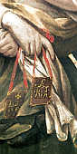 MATKA BOŻA SZKAPLERZNA: fragment - szkaplerz trzymany przez Matkę Bożą, kościół św. Eliasza, Czerna; źródło: www.karmelczerna.pl
