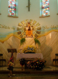 MATKA BOŻA SALETYŃSKA - kaplica boczna, sanktuarium Matki Bożej Saletyńskiej, Dębowiec; źródło: pl.wikipedia.org
