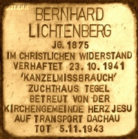 LICHTENBERG Bernard - Tablica pamiątkowa, Medebacher Weg 15, Berlin-Tegel, źródło: commons.wikimedia.org, zasoby własne; KLIKNIJ by POWIĘKSZYĆ i WYŚWIETLIĆ INFO
