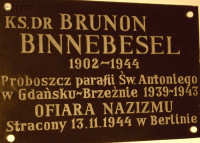 BINNEBESEL Bruno - Commemorative plaque, St Anthony parish church, Gdańsk-Brzeźno, source: www.panoramio.com, own collection; CLICK TO ZOOM AND DISPLAY INFO