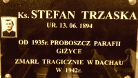 TRZASK Stefan - Tablica pamiątkowa, kościół parafialny pw. Przemienienia Pańskiego, Giżyce; źródło: dzięki uprzejmości p. Zbigniewa Trzaska i proboszcza parafii Giżyce, zasoby własne; KLIKNIJ by POWIĘKSZYĆ i WYŚWIETLIĆ INFO