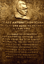 LUDWICZAK Anthony John - Commemorative plaque, Gniezno, source: pl.wikipedia.org, own collection; CLICK TO ZOOM AND DISPLAY INFO