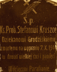 KRUSZKA Stefan - Tablica pamiątkowa, kościół parafialny, Grodzisk Wlkp., źródło: www.wtg-gniazdo.org, zasoby własne; KLIKNIJ by POWIĘKSZYĆ i WYŚWIETLIĆ INFO