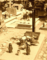 JANKE Vaclav - Grave (cenatoph?), parish cemetery, Jaktorowo, source: www.dzienniknowy.pl, own collection; CLICK TO ZOOM AND DISPLAY INFO