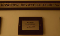 NIEDŹWIEDZIŃSKI Ignatius - Commemorative plaque of an honorary Jarocin city member, town hall, Jarocin, source: www.wtg-gniazdo.org, own collection; CLICK TO ZOOM AND DISPLAY INFO