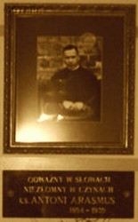 ARASMUS Anthony - Commemorative plaque, Gymnasium, Kiełpino, source: slideplayer.pl, own collection; CLICK TO ZOOM AND DISPLAY INFO