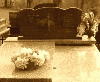 WENHRYNOWICZ Orest - Nagrobek, cmentarz greckokatolicki, Komańcza, źródło: www.apokryfruski.org, zasoby własne; KLIKNIJ by POWIĘKSZYĆ i WYŚWIETLIĆ INFO