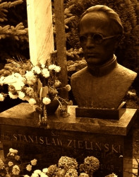 ZIELIŃSKI Stanislav - Tomb, Holy Ghost parish, Kraśnik, source: commons.wikimedia.org, own collection; CLICK TO ZOOM AND DISPLAY INFO