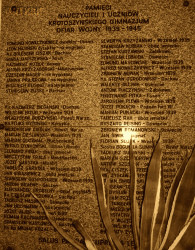 GRZONKA Ceslav - Commemorative plaque of students and teachers of Krotoszyn gymnasium, victims of the II World War, gymnasium, Krotoszyn, source: www.eszkola-wielkopolska.pl, own collection; CLICK TO ZOOM AND DISPLAY INFO