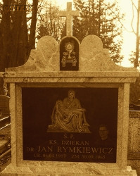 RYMKIEWICZ John - Tomb, parish cemetery, Nidzica, source: neidenburg-nibork-nidzica.blogspot.com, own collection; CLICK TO ZOOM AND DISPLAY INFO