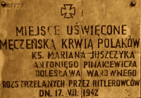 JUSZCZYK Marian Dominic - Commemorative plaque, murder site, Pilawa, source: bedocki.waw.pl, own collection; CLICK TO ZOOM AND DISPLAY INFO