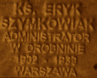 SZYMKOWIAK Eryk - Pamiątkowa tabliczka, pomnik Państwa Podziemnego, Poznań, źródło: zasoby własne; KLIKNIJ by POWIĘKSZYĆ i WYŚWIETLIĆ INFO