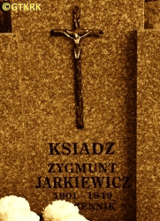 JARKIEWICZ Zygmunt Aleksander - Tablica nagrobna (cenotaf?), cmentarz parafialny, Rawa Mazowiecka, źródło: www.polski-cmentarz.pl, zasoby własne; KLIKNIJ by POWIĘKSZYĆ i WYŚWIETLIĆ INFO