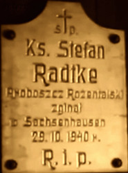 RADTKE Steven Boleslav - Commemorative plaque, St Lawrence church, Rożental, source: www.youtube.com, own collection; CLICK TO ZOOM AND DISPLAY INFO