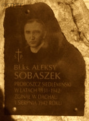 SOBASZEK Aleksy - Kamień pamiątkowy, kościół parafialny pw. św. Mikołaja Biskupa, Siedlemin, źródło: siedlemin.jimdo.com, zasoby własne; KLIKNIJ by POWIĘKSZYĆ i WYŚWIETLIĆ INFO