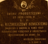 NOWICKI Kazimierz - Tablica pamiątkowa. kościół parafialny pw. św. Barbary, Skoszewy, źródło: panaszonik.blogspot.com, zasoby własne; KLIKNIJ by POWIĘKSZYĆ i WYŚWIETLIĆ INFO