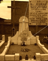 ŚLEDZIŃSKI Julius Charles - Tomb, east side of parish church, Słupia Kapitulna, source: pw.ipn.gov.pl, own collection; CLICK TO ZOOM AND DISPLAY INFO