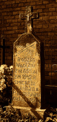 RODŹKO Wacław - Nagrobek, kościół pw. Narodzenia Najświętszej Maryi Panny, Traby, źródło: www.flickr.com, zasoby własne; KLIKNIJ by POWIĘKSZYĆ i WYŚWIETLIĆ INFO
