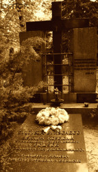 BURSCHE Julius - Cenotaph, Augsburg-Evangelical cemetery, Warsaw, source: pl.wikipedia.org, own collection; CLICK TO ZOOM AND DISPLAY INFO
