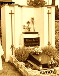 NAVICKAS John - Tomb, St John the Baptist parish cemetery, Viekšniai, LIthuania, source: www.xxiamzius.lt, own collection; CLICK TO ZOOM AND DISPLAY INFO