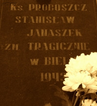 JANASZEK Stanislav - Grave plague, cemetery, Włodzimierz Wolyński, source: www.rmf24.pl, own collection; CLICK TO ZOOM AND DISPLAY INFO