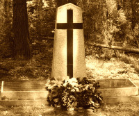JAKUBSON David - Tomb, Woroniecki forest by the Zelwa village, Belarus, source: www.flickr.com, own collection; CLICK TO ZOOM AND DISPLAY INFO
