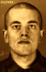 TROJANOWSKI Stanisław Antoni (br. Tymoteusz) - ok. 09.01.1942, KL Auschwitz, zdjęcie obozowe; źródło: Archiwum Państwowego Muzeum Auschwitz-Birkenau w Oświęcimiu (plock.gosc.pl), zasoby własne; KLIKNIJ by POWIĘKSZYĆ i WYŚWIETLIĆ INFO