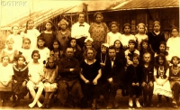 WÓJCIK Vladislav - With primary school children, 1930s, Zagórz; source: thanks to Ms Joanne Kułakowska kindness, own collection; CLICK TO ZOOM AND DISPLAY INFO