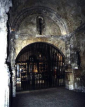 WEJŚCIE do ŚWIĘTEJ KOMNATY - CAMARA SANTA: katedra pw. Najświętszego Zbawiciela, Oviedo; źródło: www.shroud.com
