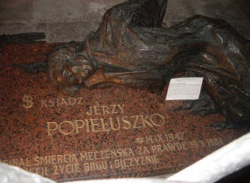 KSIĄDZ JERZY POPIEŁUSZKO: pomnik, kościół św. Brygidy, Gdańsk; źródło: commons.wikimedia.org