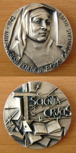 św. TERESA BENEDYKTA od KRZYŻA: medal wybity z okazji beatyfikacji; źródło: www.karmel.pl