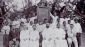 św. KALIKST CARAVARIO z grupą DZIECI - lata 1927-9, Timor; źródło: chinamissionhistory.org