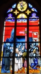 19 MĘCZENNIKÓW DIECEZJI LAVAL - witraż, katedra pw. Trójcy Świętej, Laval; źródło: www.laval53000.fr