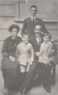 św. RYSZARD PAMPURI: ok. 1925, z bratem i siostrą i ich rodzinami; źródło compagniadeiglobulirossi.org