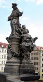 św. IWO z KERMARTIN: rzeźba na moście, Praga; źródło: picasaweb.google.com