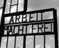 ARBEIT MACHT FREI - na bramie niemieckiego obozu koncentracyjnego Sachsenhausen; źródło: en.wikipedia.org