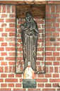 MATKA BOŻA z DACHAU - uprzednio na bloku 26, dziś w kaplicy karmelickiej, Dachau; źródło: www.schoenstatt.de