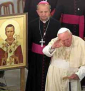 JAN PAWEŁ II z ikoną bł. NICETASA BUDKI - ok. 2001; źródło: www.santiebeati.it