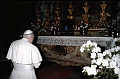JAN PAWEŁ II w KOŚCIELE SANTA MARIA in CAMPITELLI: 1984, Rzym; źródło: www.youtube.com