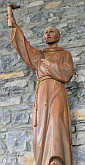 św. FINNIAN z CLONARD: ok. 1940, drewno, wyk. Bolzano, Włochy, dziś kościół św. Finniana, Clonard, Irlandia; źródło: commons.wikimedia.org