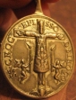 KRUCYFIKS z NUMANA - pamiątkowy medalik; źródło: www.etsy.com